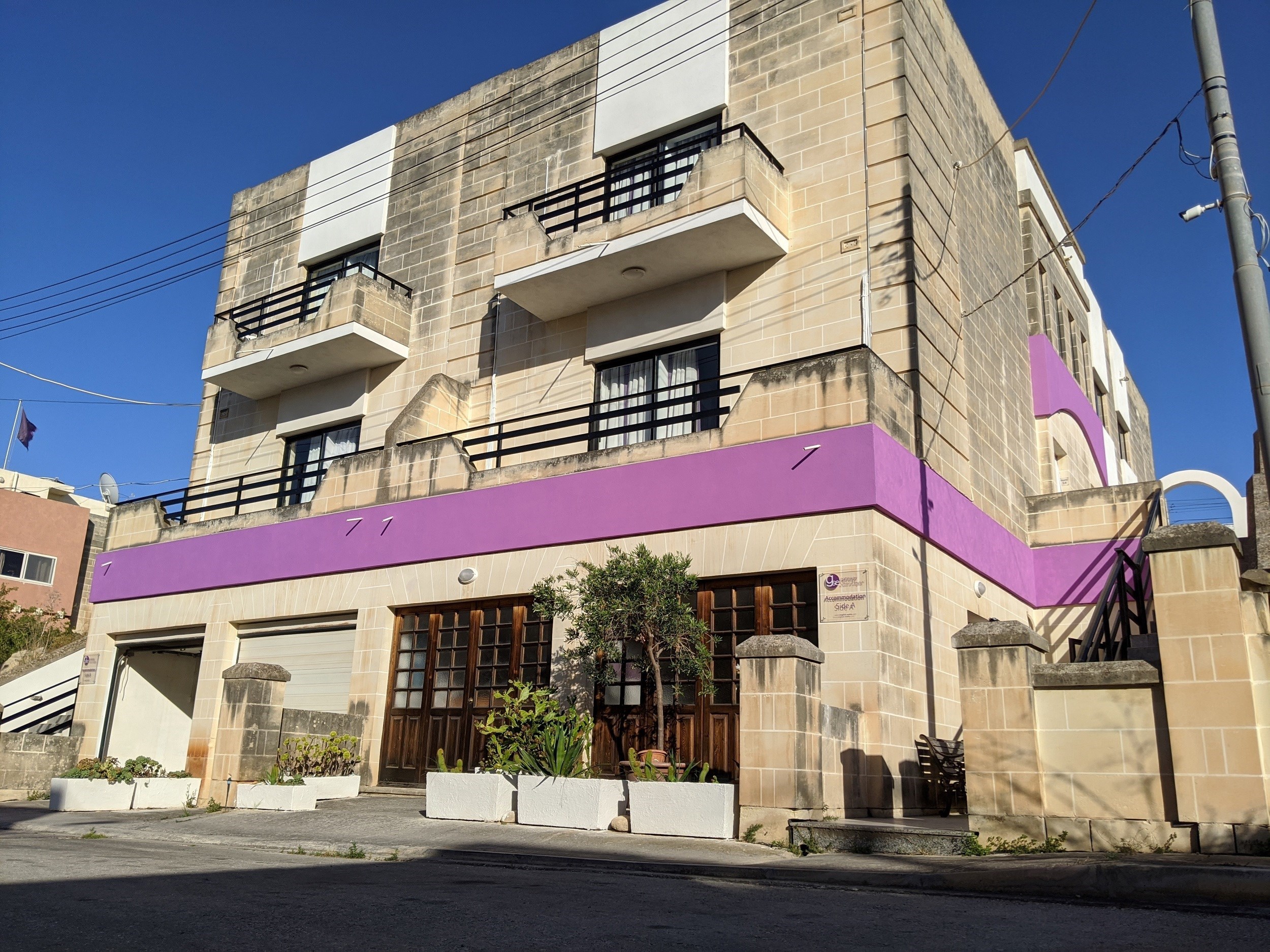 Gateway School of English GSE Residence located right next to the school - 2 mins to classroom!